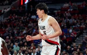 小杨落泪！媒体人：作为全村希望太想打好 有很强挫败感让人心疼图片